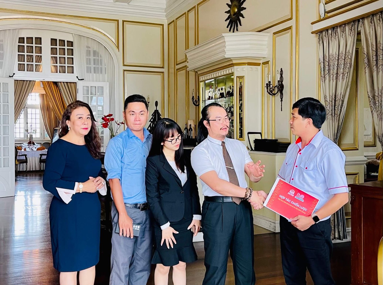 Việt Nam Marching Band và Liên Minh Group